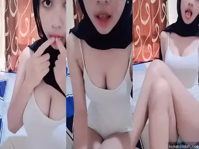 Hijab Toge Pamer Susu Gede & Memek Mulus Indo